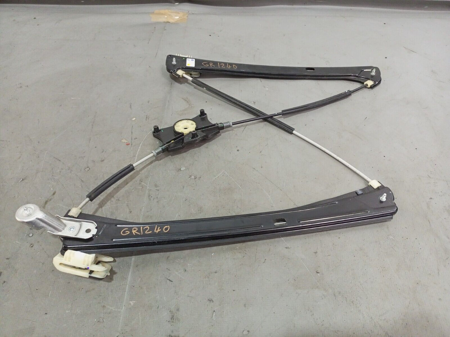 VOLKSWAGEN TIGUAN 2016-2020 FRONT LEFT DOOR WINDOW REGULATOR P/N:5NA837461