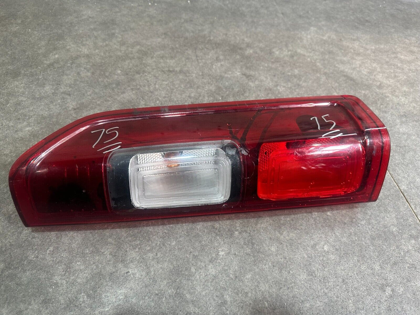 2015 RENAULT TRAFIC III DRIVER UPPER REAR TAIL LIGHT; P/N: 265504656R