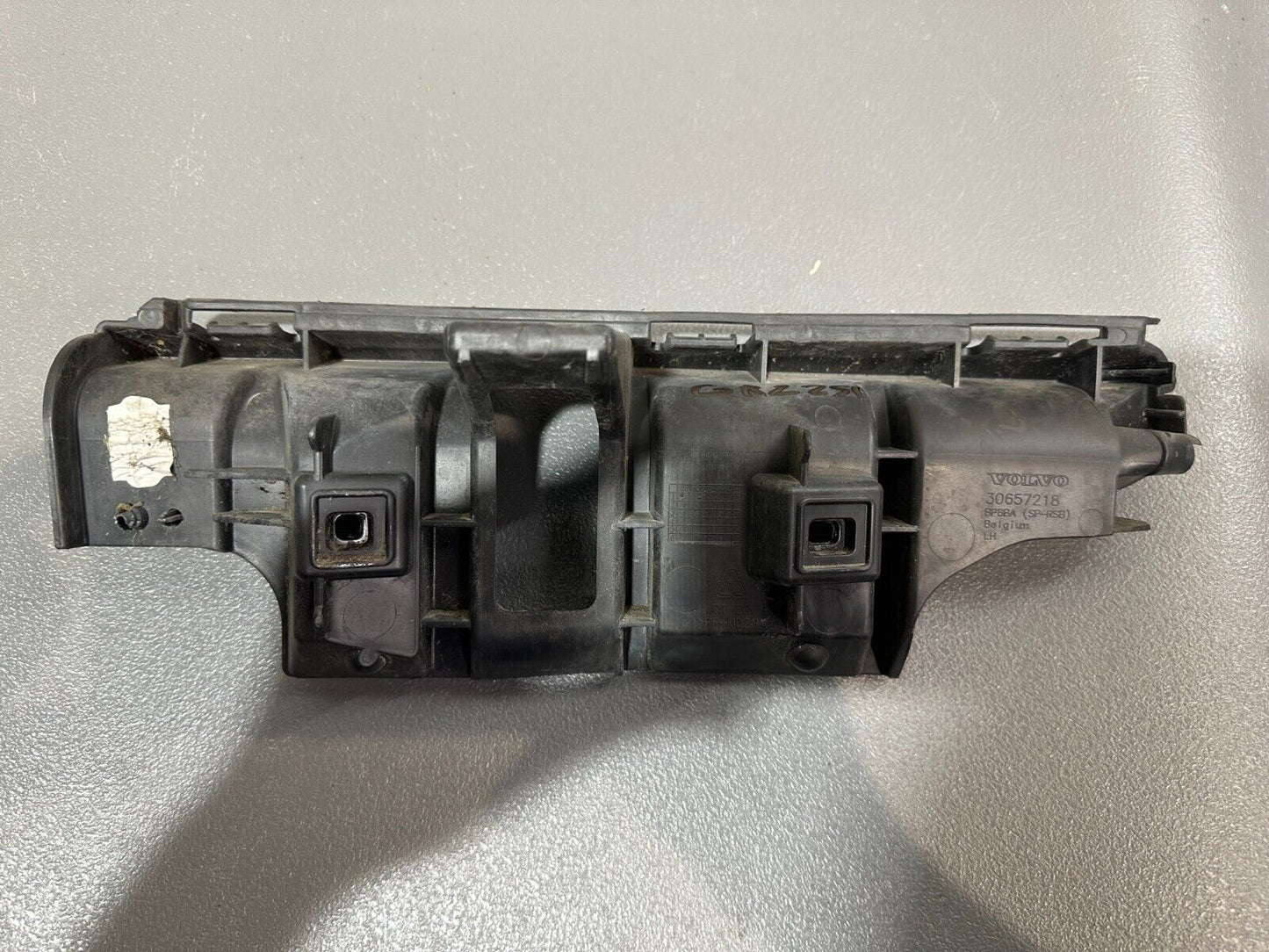 VOLVO C30 2006-12 PASSENGER N/S LEFT REAR BUMPER BRACKET MOUNT; P/N: 30657218