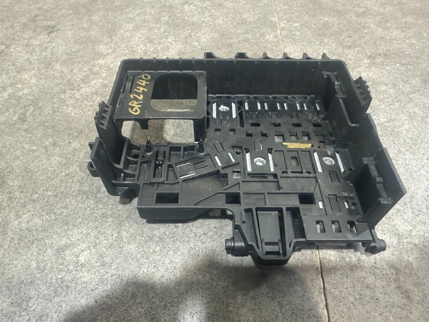 2013 VAUXHALL ADAM BATTERY FUSE BOX; P/N: 13371567