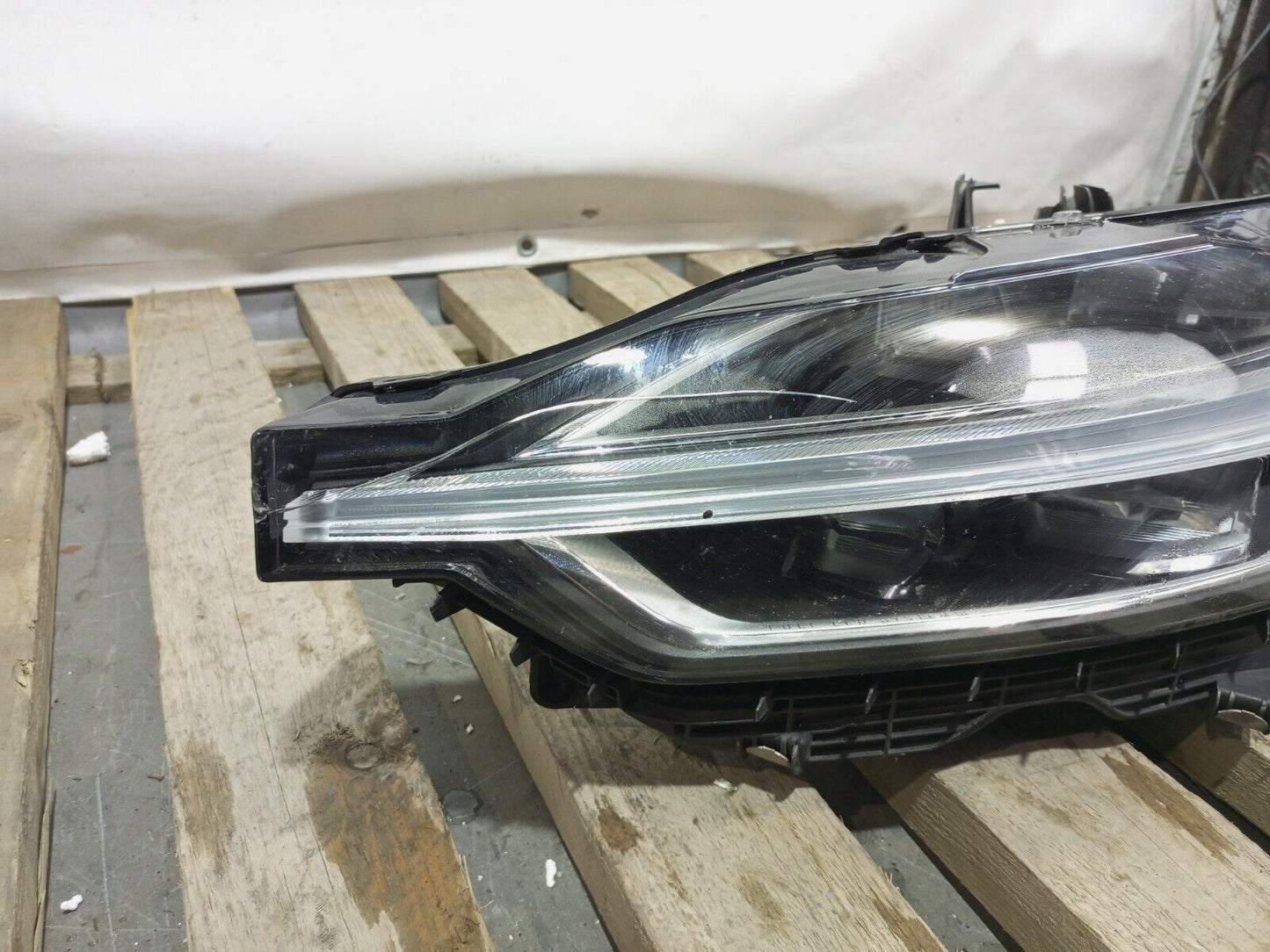 VOLVO XC90 2018-ON LEFT SIDE MID LED HEADLIGHT P/N:32133546