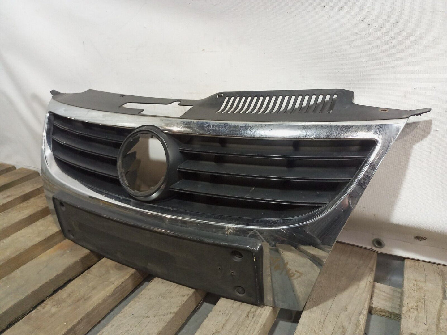 VOLKSWAGEN EOS FRONT BUMPER RADIATOR GRILL P/N:1Q0853761D