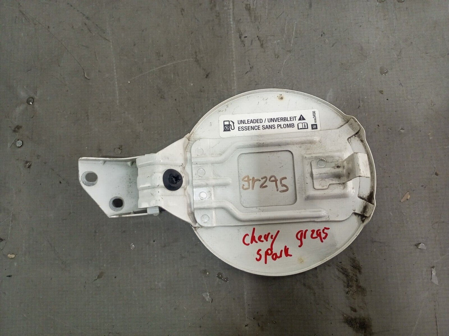 CHEVROLET SPARK 2010-2015 FUEL FILLER FLAP DOOR COVER P/N: 95953456