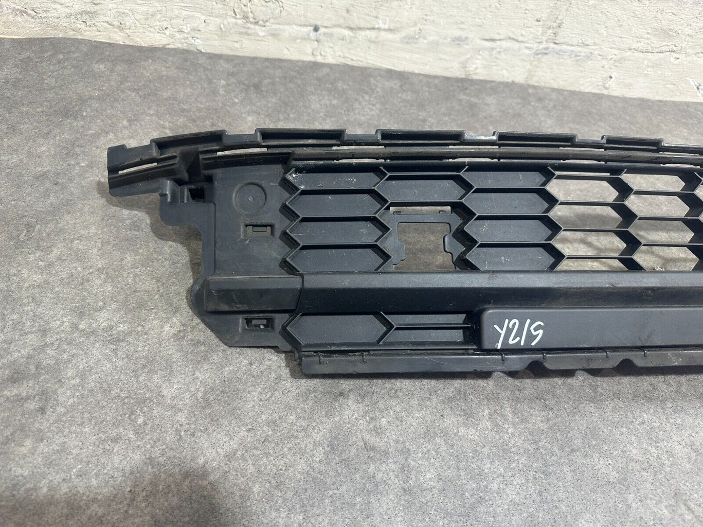 GENUINE ORIGINAL SKODA KODIAQ FRONT BUMPER LOWER GRILLE RAD; P/N: 565853677A