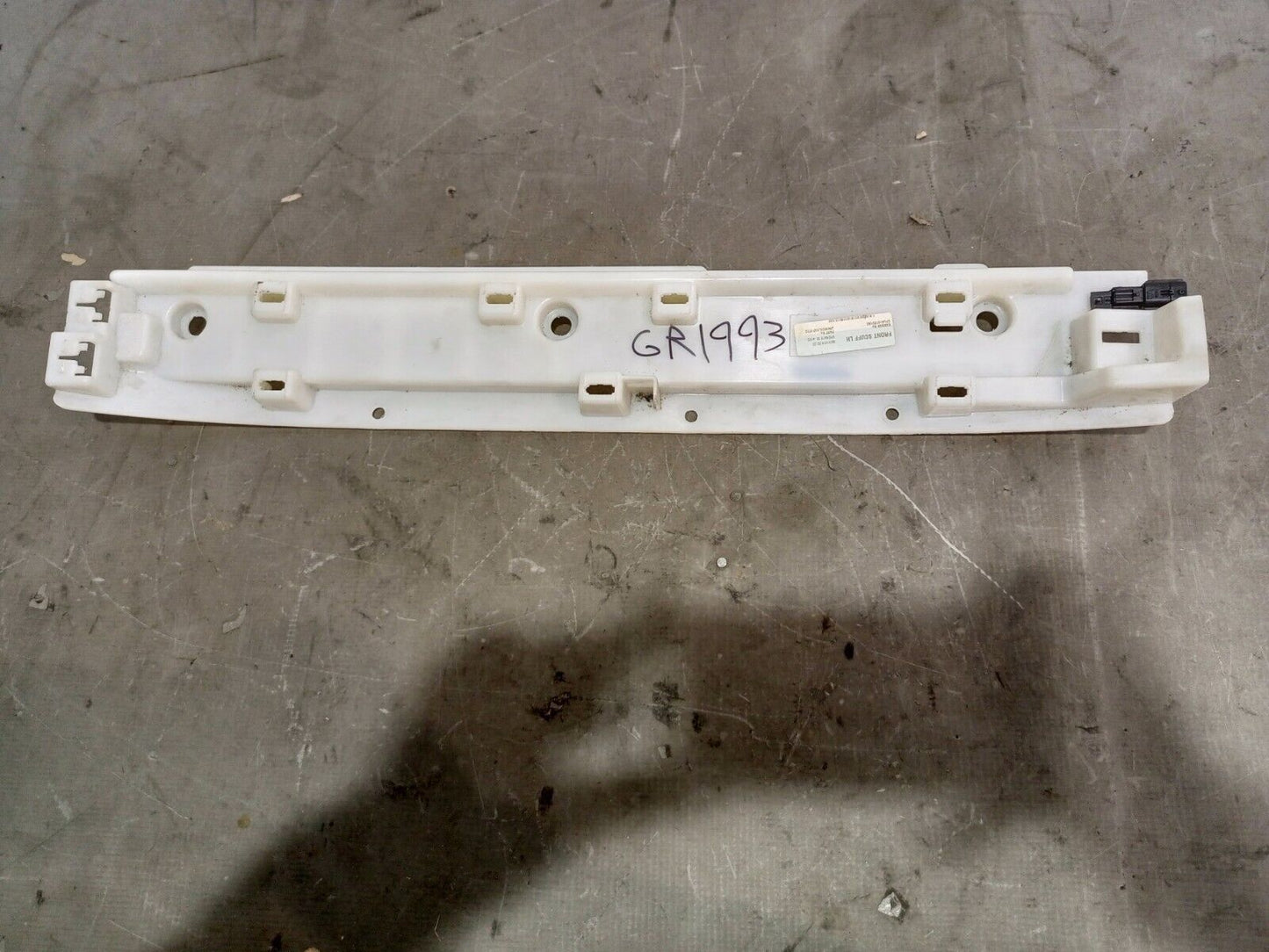 RANGE ROVER SPORT 2013-2018 FRONT LEFT SKIRT HOLDING BRACKET P/N:CPLA107B01AG