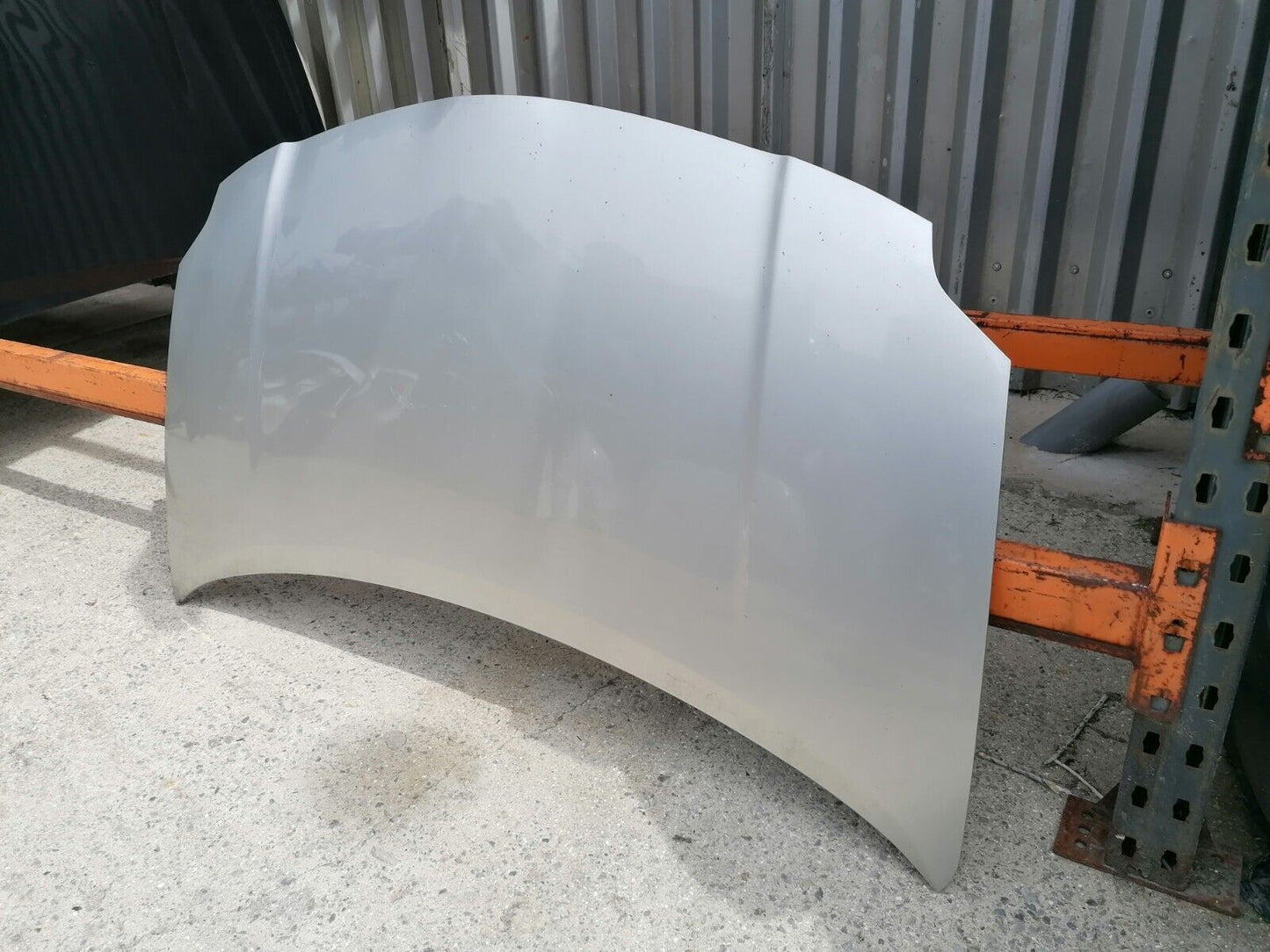 06-10 TOYOTA AURIS SR 5 DOOR GENUINE FRONT BONNET IN SILVER