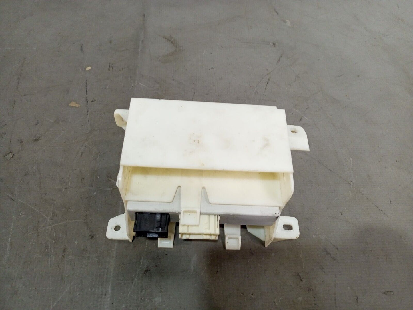 BMW 3 SERIES REAR PARKING DISTANCE CONTROL MODULE WITH BRACKET P/N:6982402