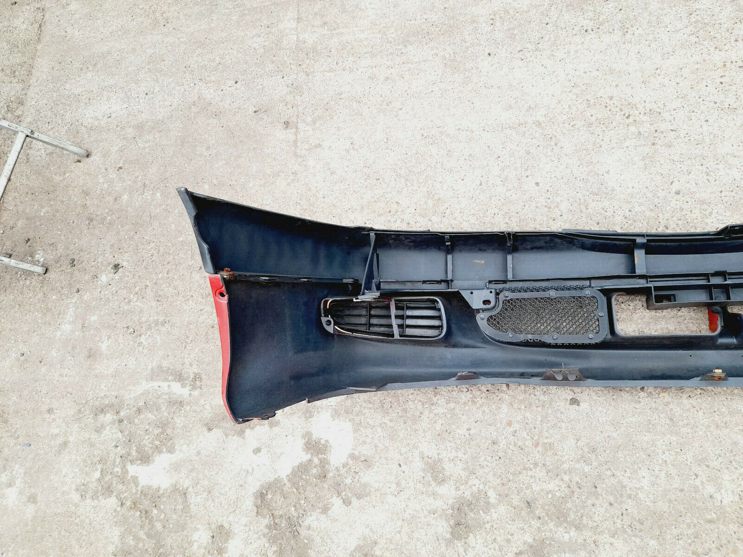 GENUINE TOYOTA AVENSIS 2000 FRONT BUMPER WITH GRILLE IN RED PN:5211905070