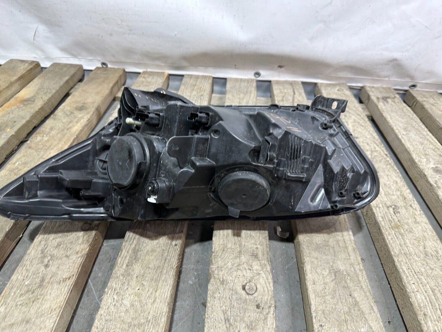 RENAULT CAPTUR  2013-2017 RIGHT SIDE HEADLIGHT P/N:260100961R