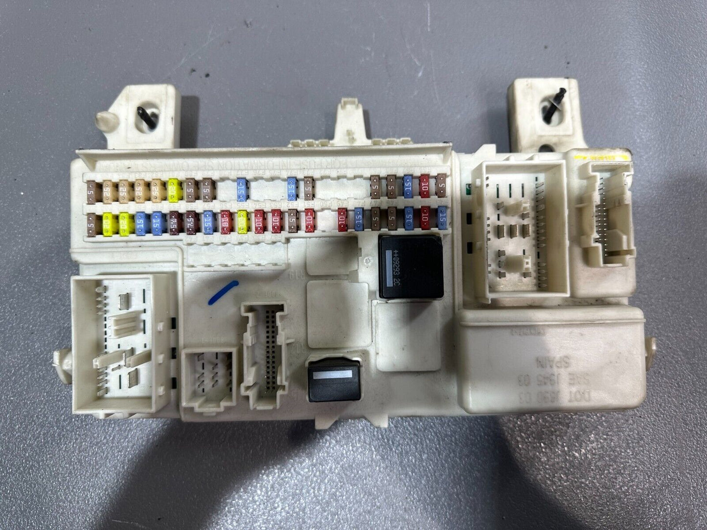 VOLVO C30 C70 S40 V50 FUSE BOX BCM CONTROL MODULE; P/N: 31254749