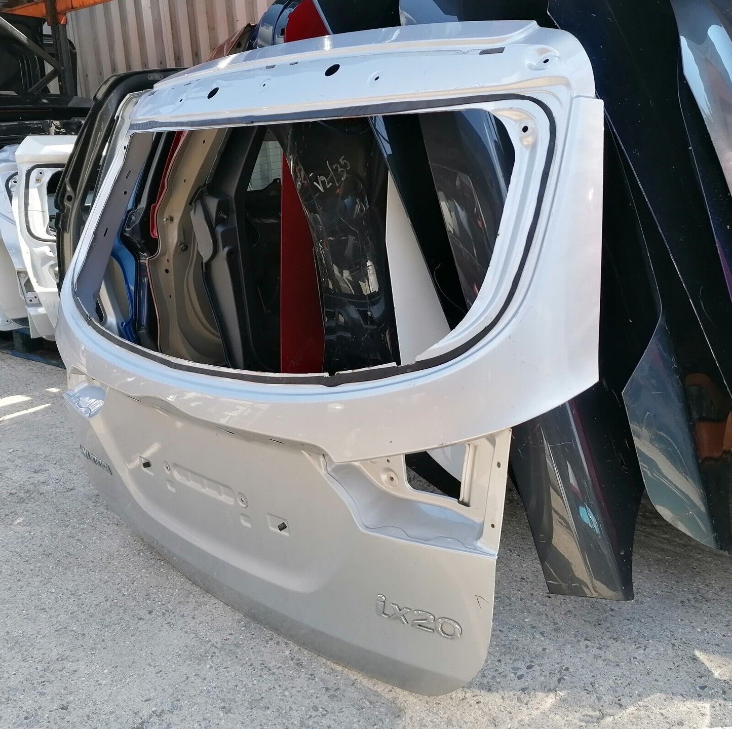 2010-2017 HYUNDAI IX20 BARE TAILGATE IN SILVER