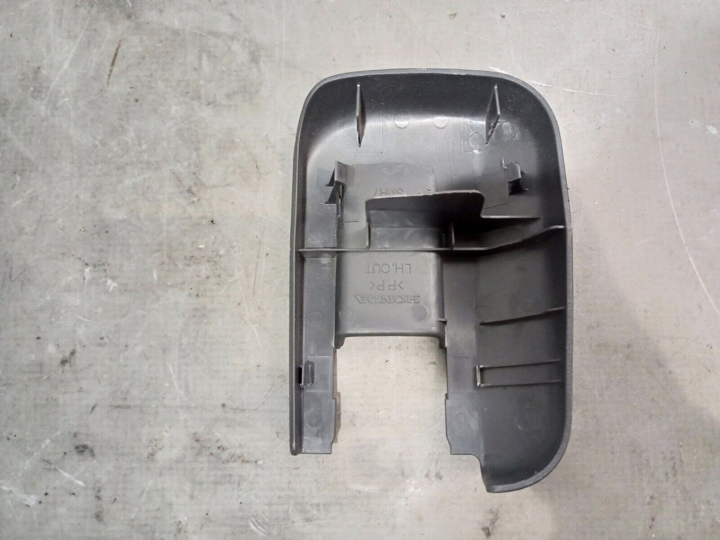 HONDA CIVIC REAR LEFT HAND OUTER SEAT RAIL BOLT COVER P/N:SMR7