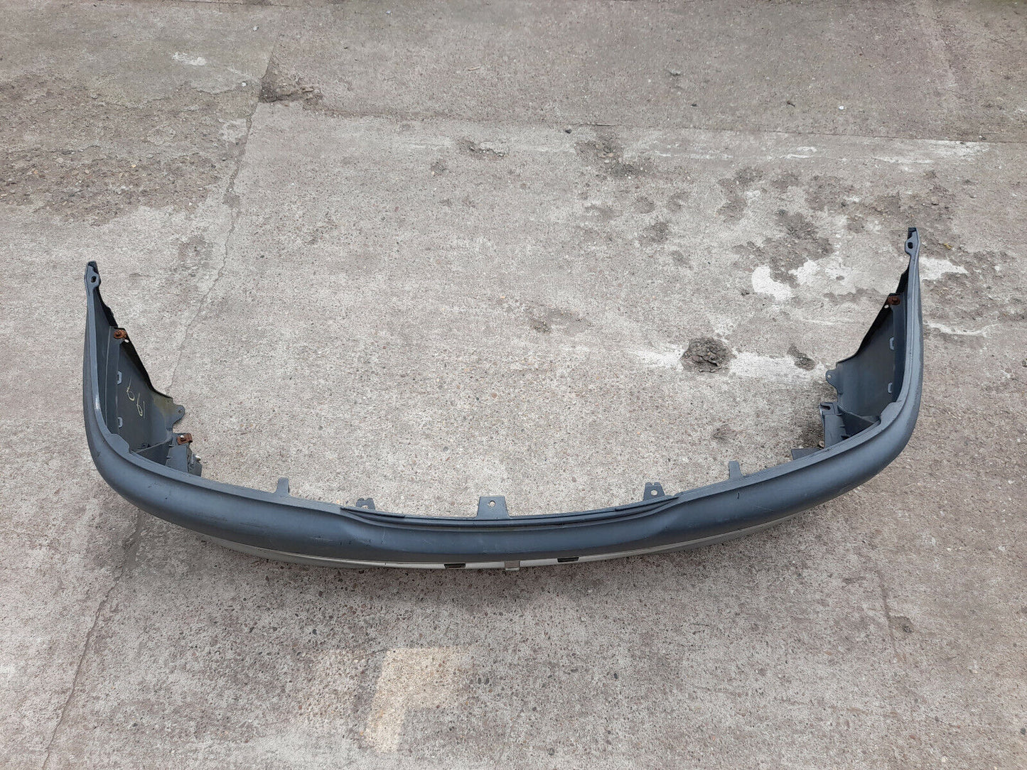 GENUINE TOYOTA AVENSIS 2000 FRONT BUMPER PN:5211905070