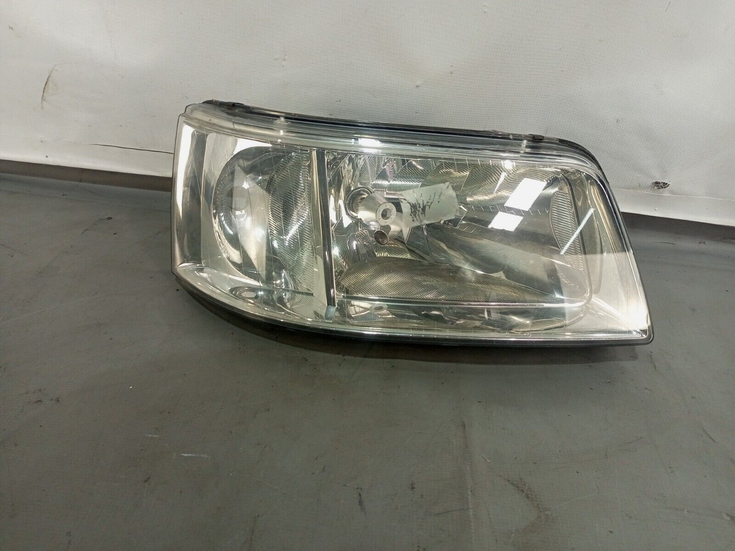 VOLKSWAGEN TRANSPORTER 2004-2009 FRONT RIGHT HEADLIGHT P/N:7H2941016J