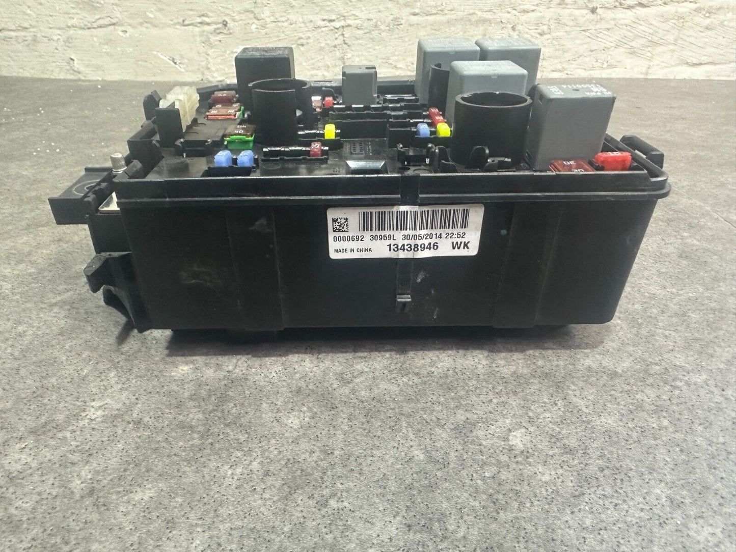 VAUXHALL 2012 - 2018 FUSE BOX; P/N: 13438946