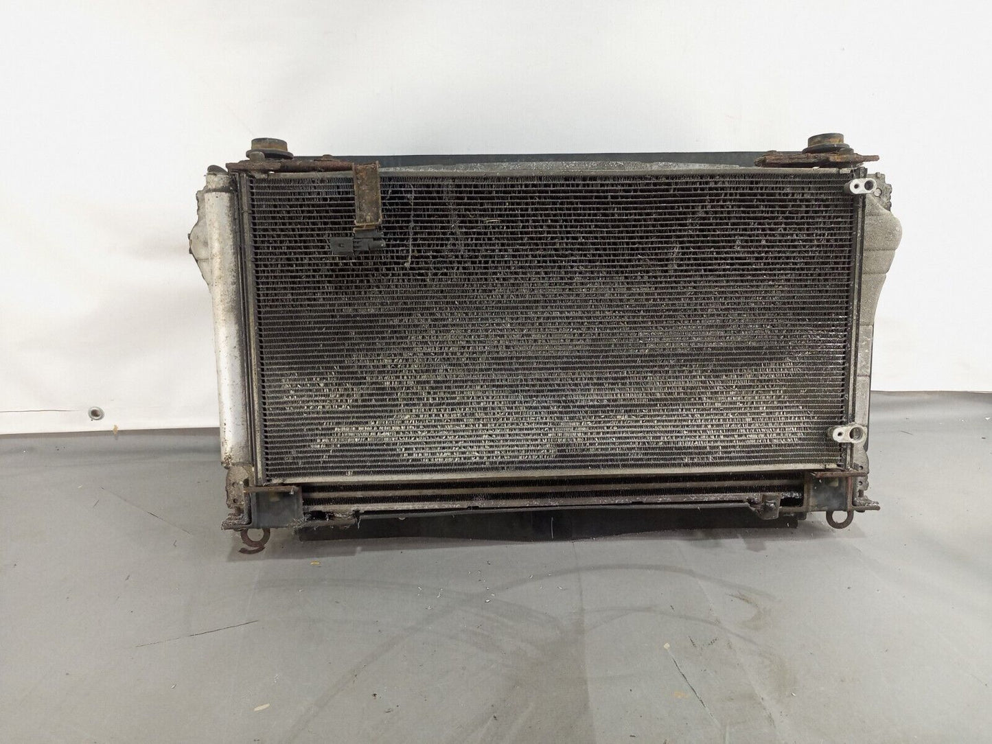 TOYOTA AURIS 2008 ENGINE COOLENT RADIATOR WITH FAN  P/N:4221336531