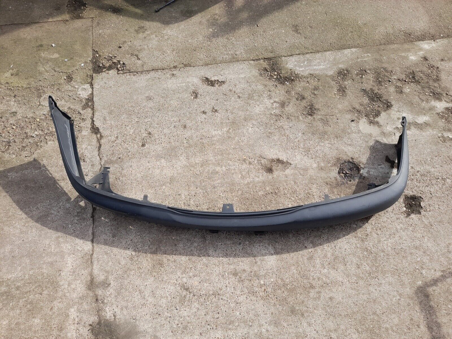 TOYOTA AVENSIS T220 1997-2000 FRONT BUMPER VALANCE TRIM P/N:5211905070