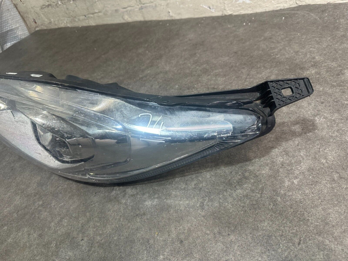 2013 FORD FIESTA N/S PASSENGERS LEFT FRONT HEADLIGHT; P/N: C1BB-13W030-EG