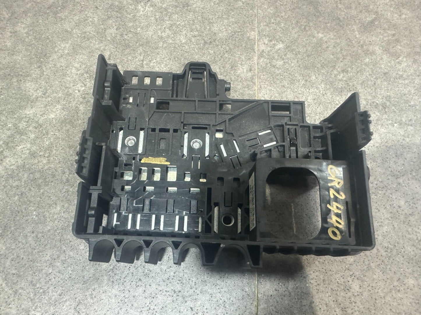 2013 VAUXHALL ADAM BATTERY FUSE BOX; P/N: 13371567