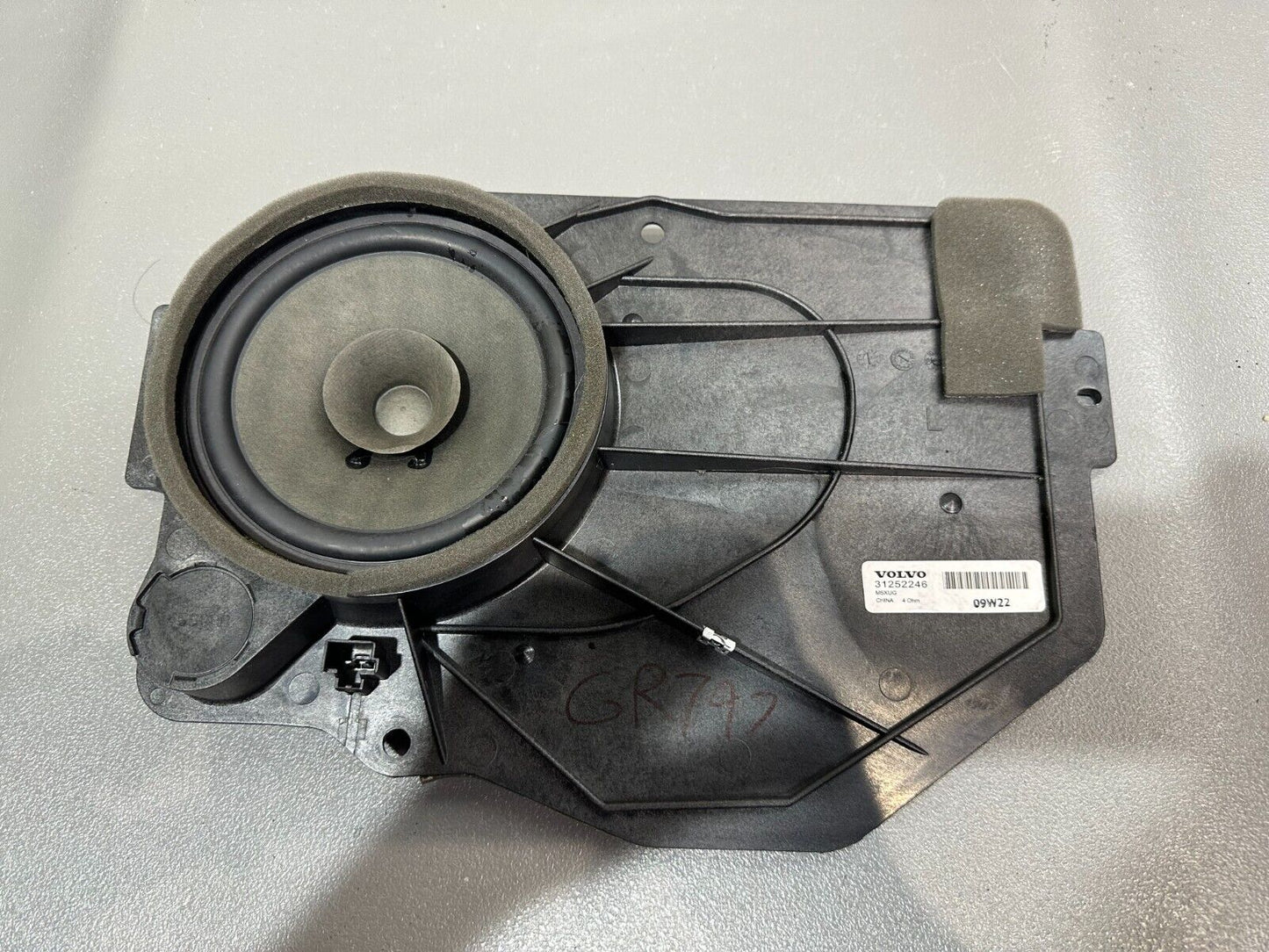 VOLVO C30 2007-2013 REAR DOOR SPEAKER GENUINE; P/N: 31252246