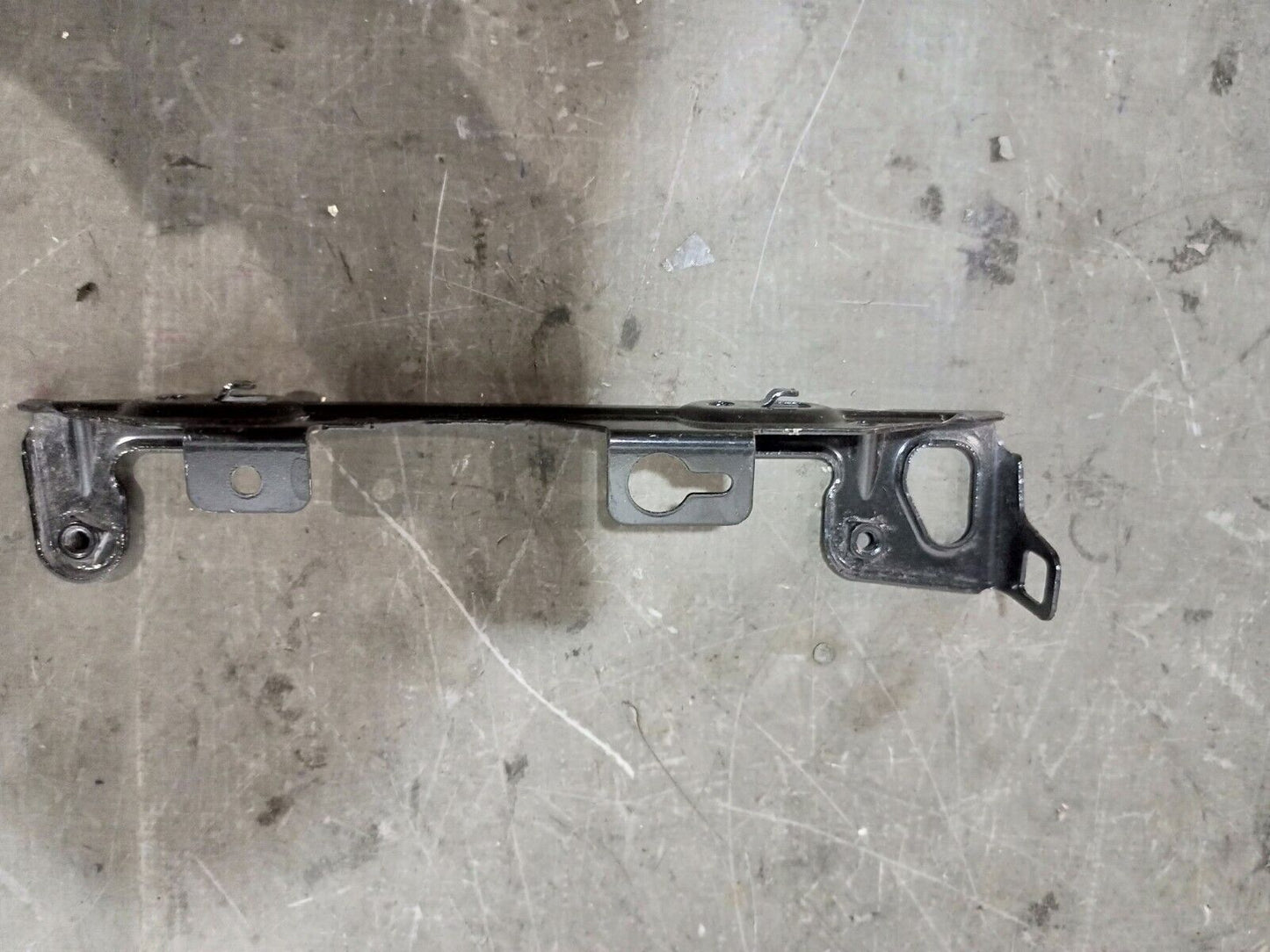 BMW 1 2 3 4 SERIES FRONT UPPER RIGHT RADIATOR AUXILIARY BRACKET F20 F21 7266168