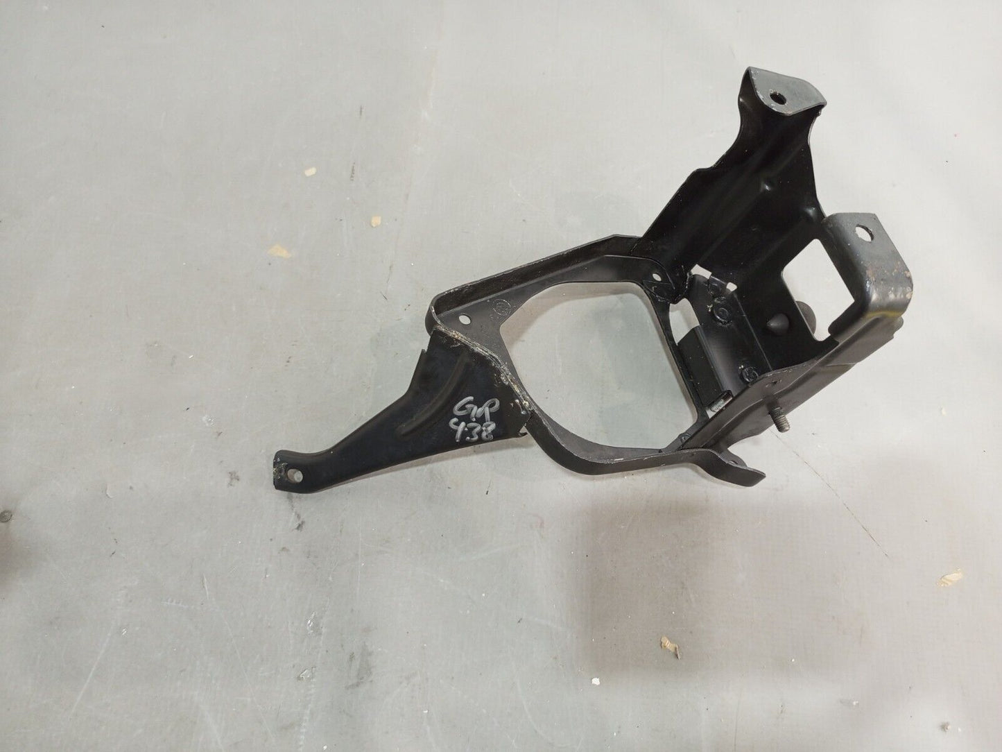 BMW 1 3 SERIES POWER STEERING FLUID TANK MOUNTING BRACKET P/N:6765403