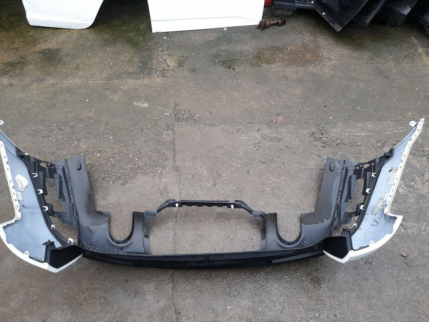 GENUINE RANGE ROVER SPORT 2013-ONWARDS REAR BUMPER PN:DK62-17927-AAW