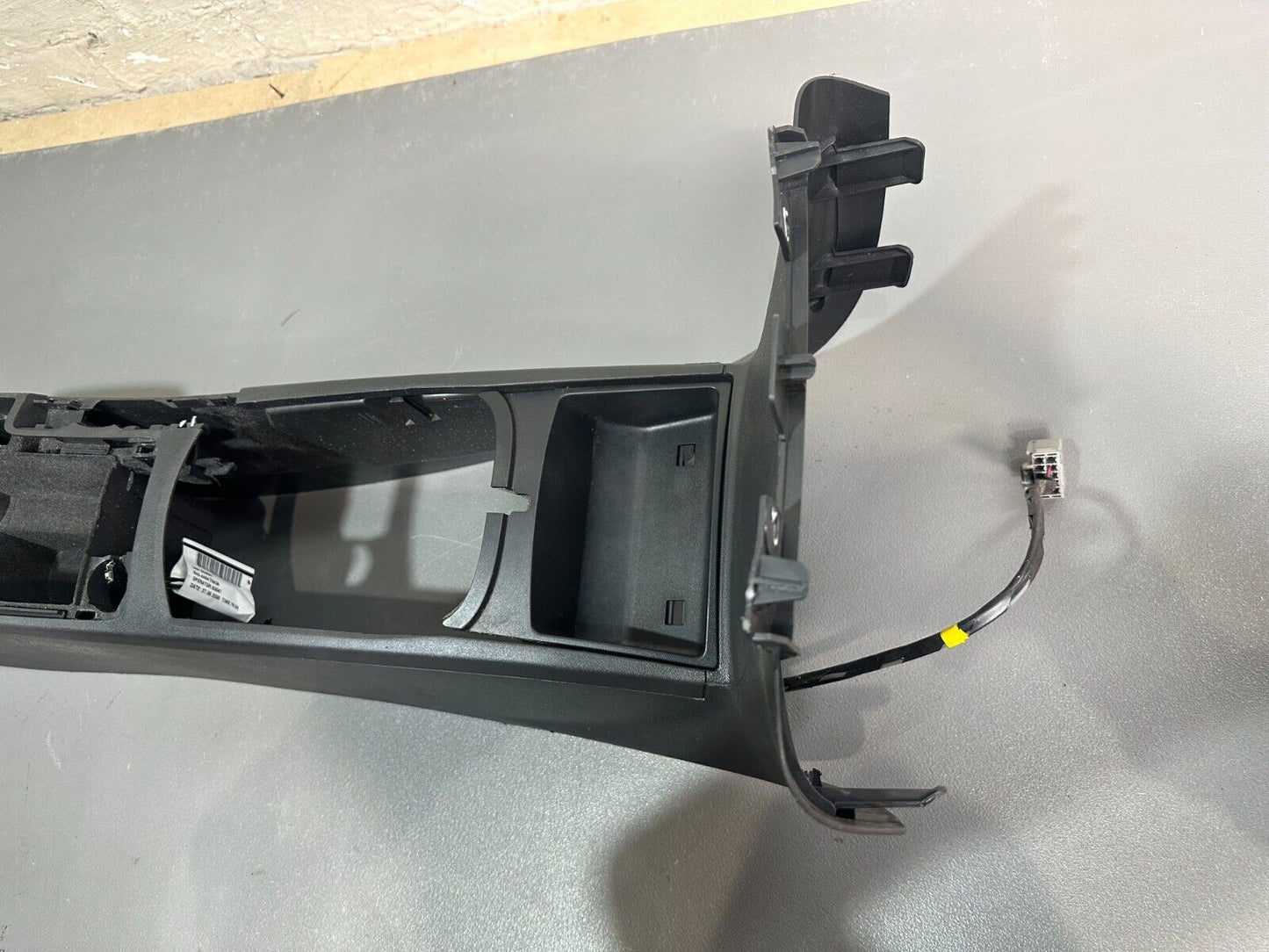 VOLVO C30 2006-2013 FRONT INTERIOR CENTRE CONSOLE ARMREST; P/N: 30755375