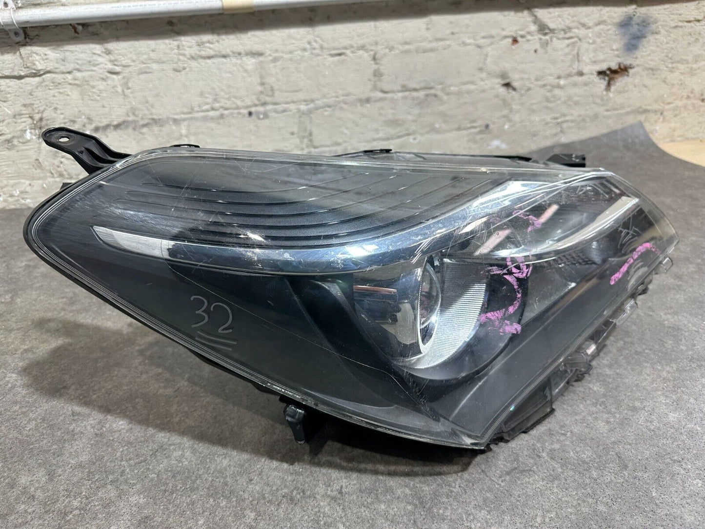 TOYOTA YARIS 2014-2017 RIGHT SIDE HEADLIGHT HEADLAMP; P/N: 81130-0DA40