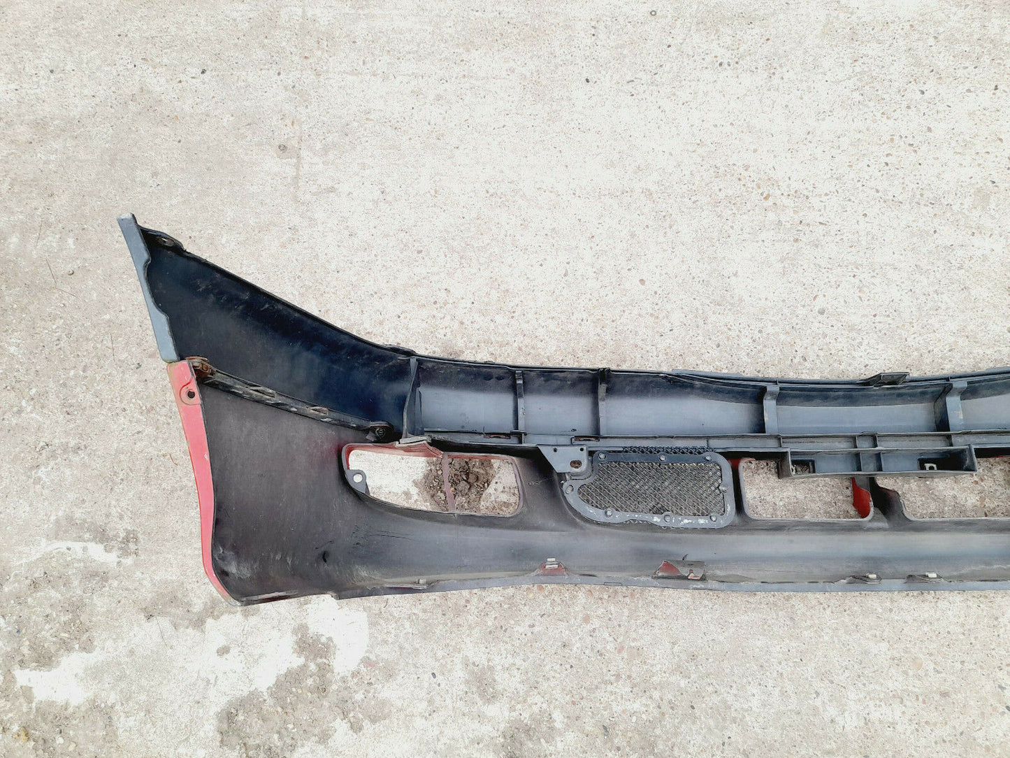 GENUINE TOYOTA AVENSIS 2000 FRONT BUMPER WITH GRILLE IN RED P/N:5211905070