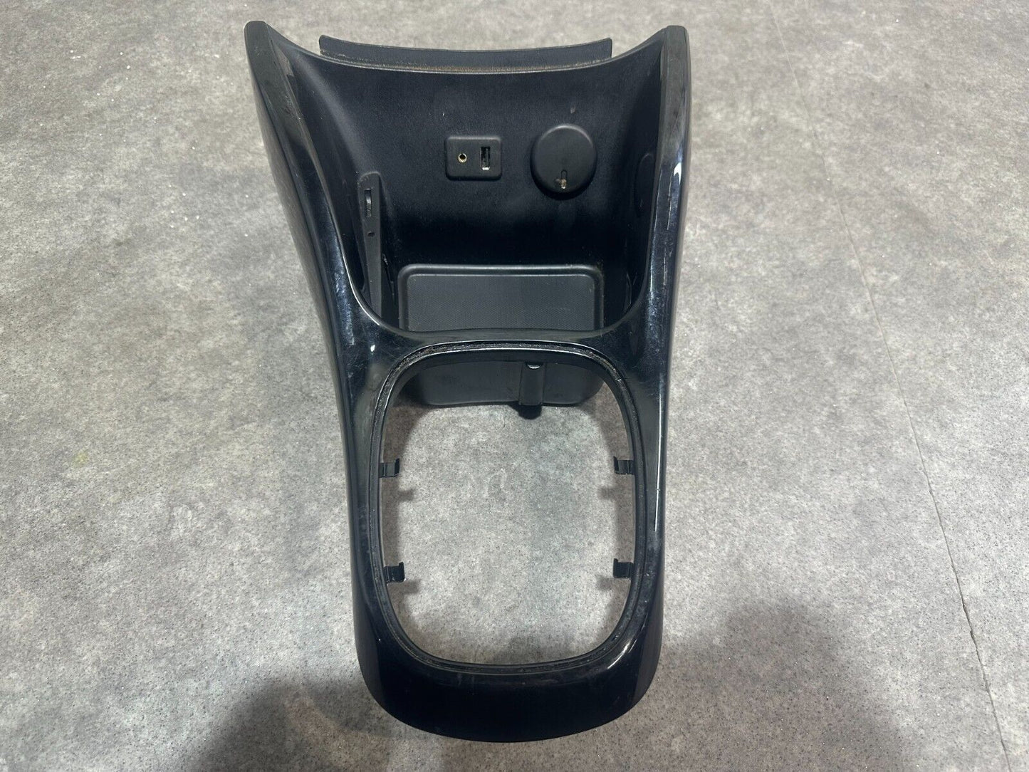 VAUXHALL ADAM CENTRE CONSOLE AROUND GEARSTICK 2012-2019; P/N: 13354908