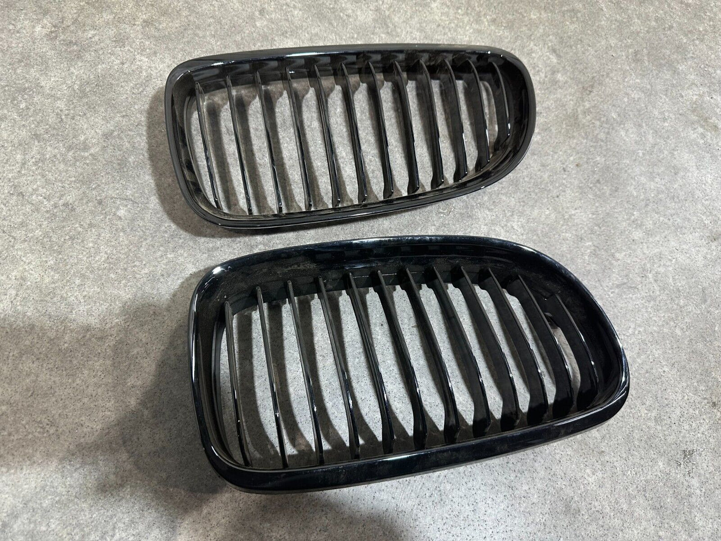 BMW 3 SERIES E90 FRONT LEFT & RIGHT KIDENY GRILLS