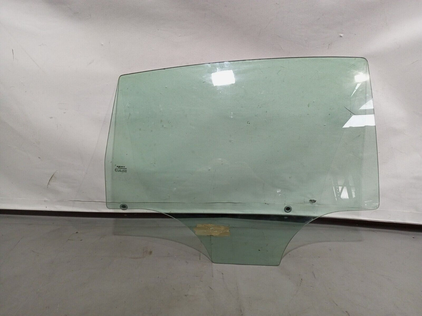 SEAT LEON REAR RIGHT DOOR WINDOW GLASS P/N:43R-001583