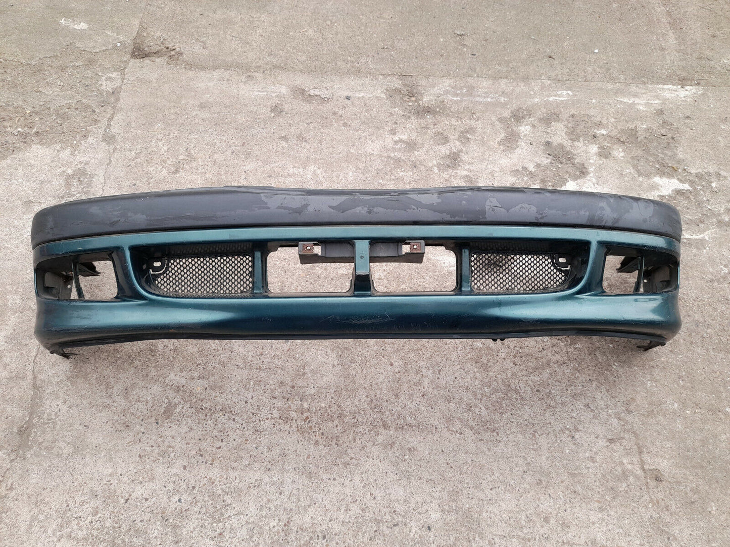 GENUINE TOYOTA AVENSIS 2000 FRONT BUMPER WITH GRILLE PN:5211905070