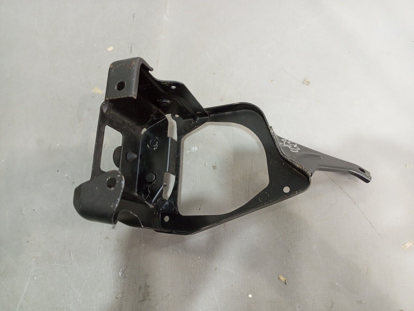 BMW 1 3 SERIES POWER STEERING FLUID TANK MOUNTING BRACKET P/N:6765403