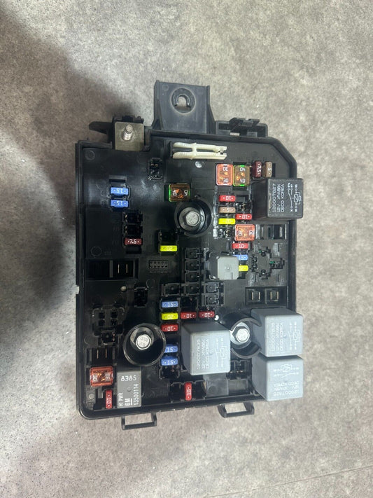 VAUXHALL 2012 - 2018 FUSE BOX; P/N: 13438946