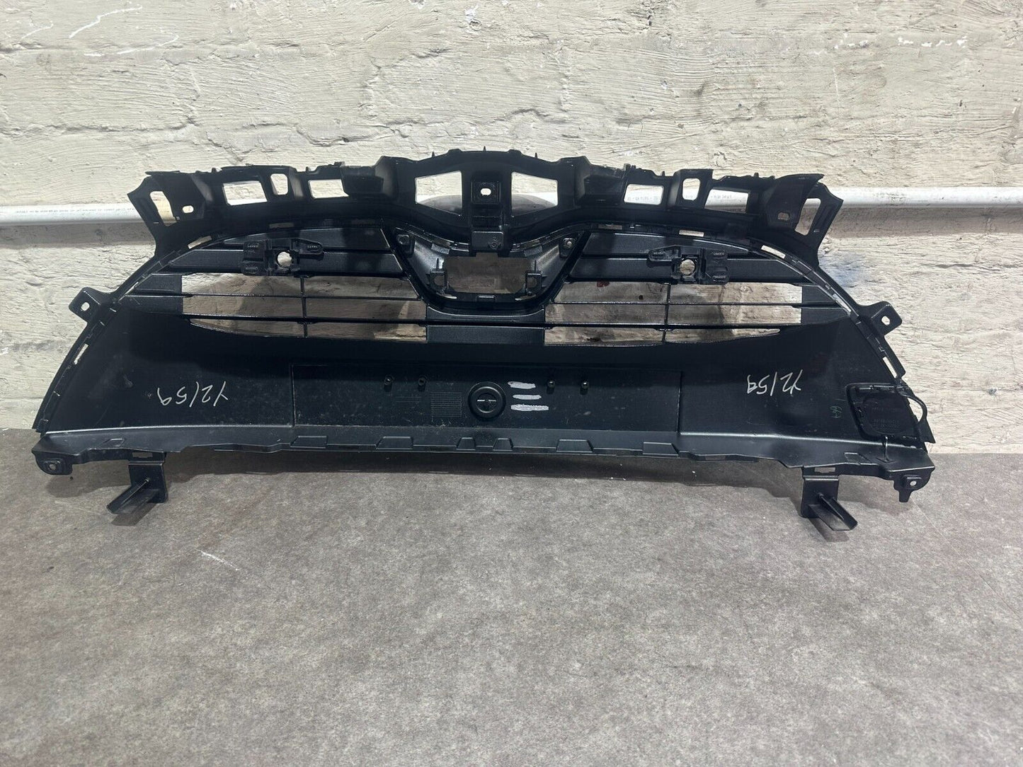 TOYOTA YARIS MK4 FRONT BUMPER GRILL CARBON FIBRE; P/N: 53101-K0010/30 2020