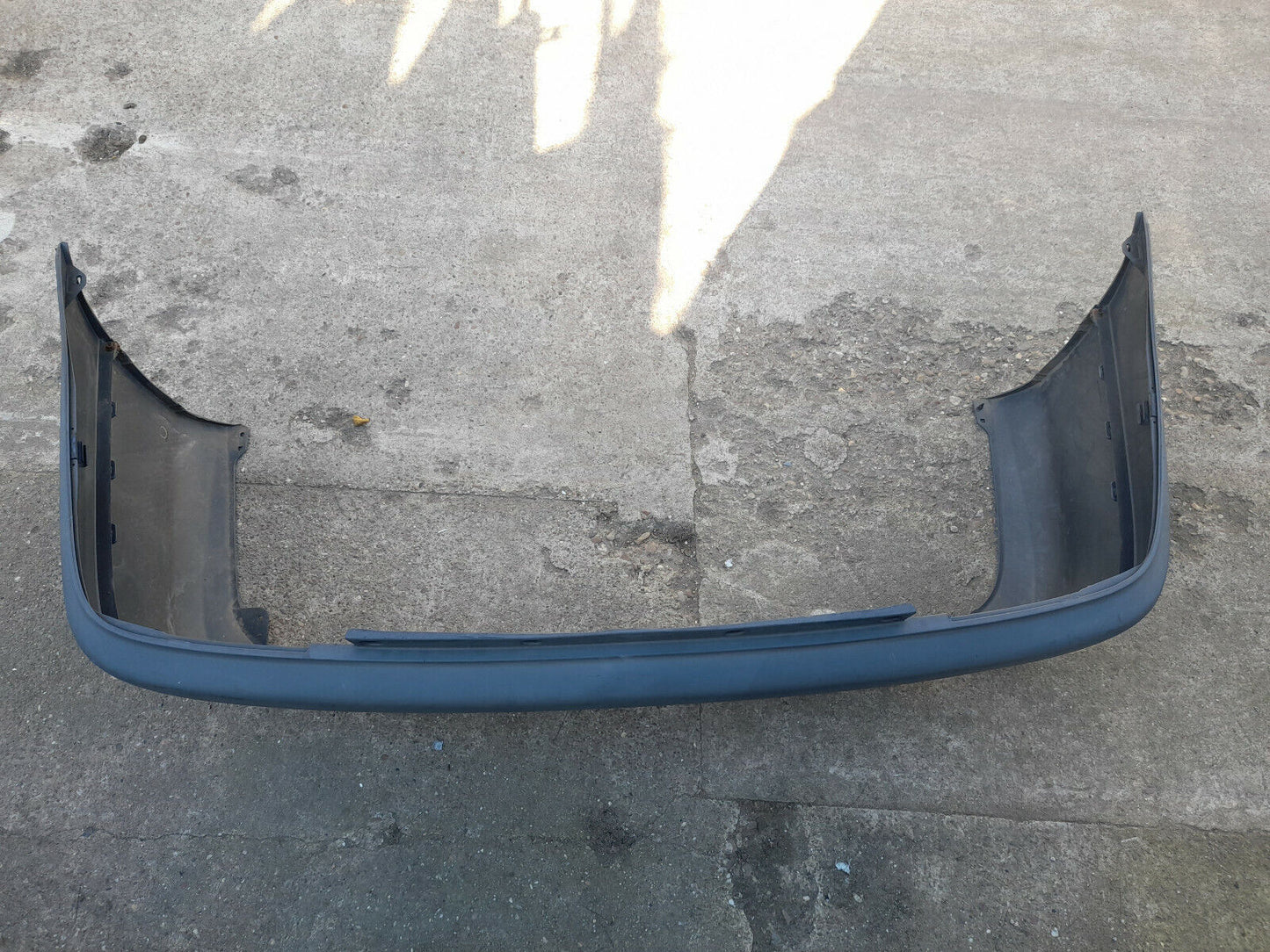 GENUINE TOYOTA AVENSIS AT220 1997-2002 REAR BUMPER PN:5216905010