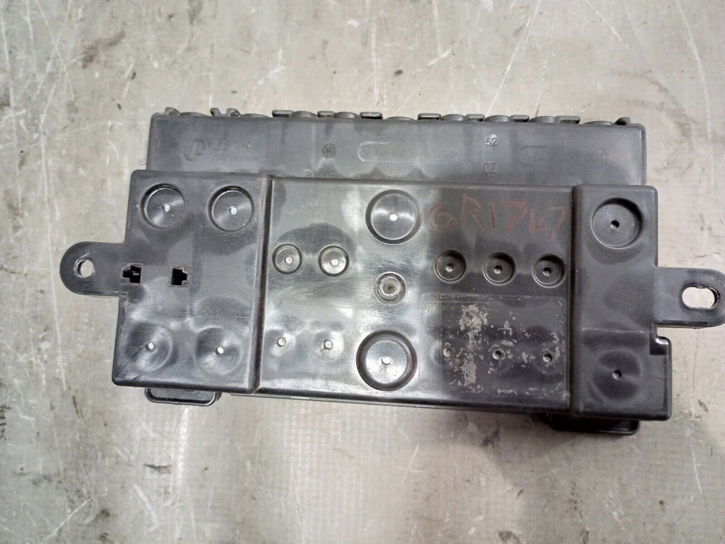 RANGE ROVER L405 2013-2016 BATTERY CONTROL FUSE BOX P/N:19249000001