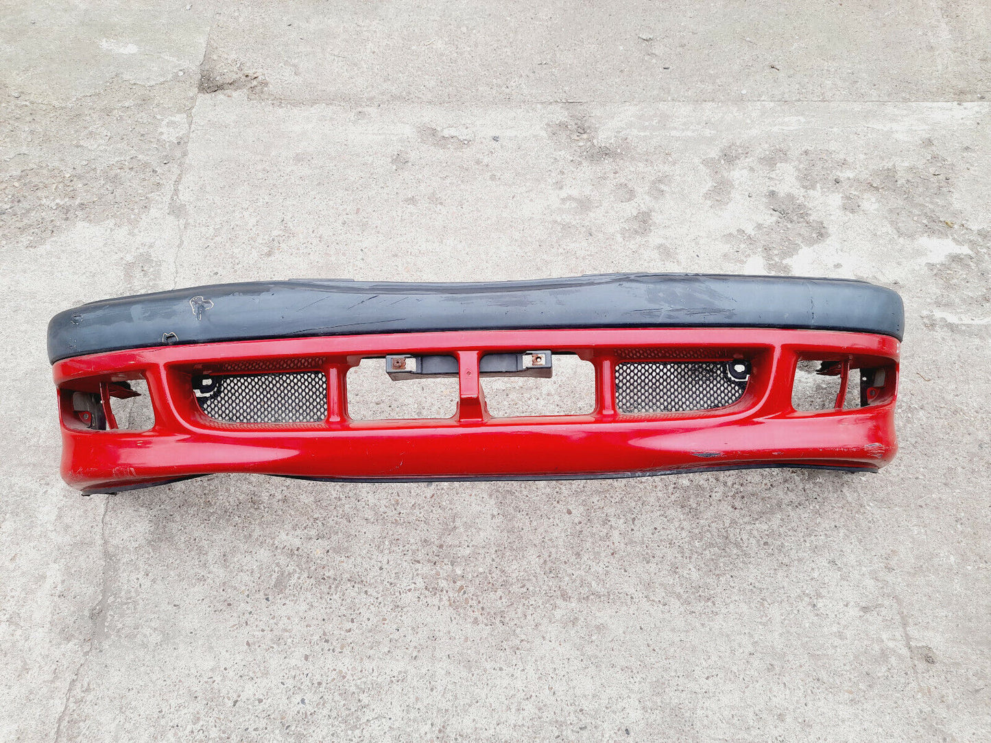 GENUINE TOYOTA AVENSIS 2000 FRONT BUMPER WITH GRILLE IN RED P/N:5211905070