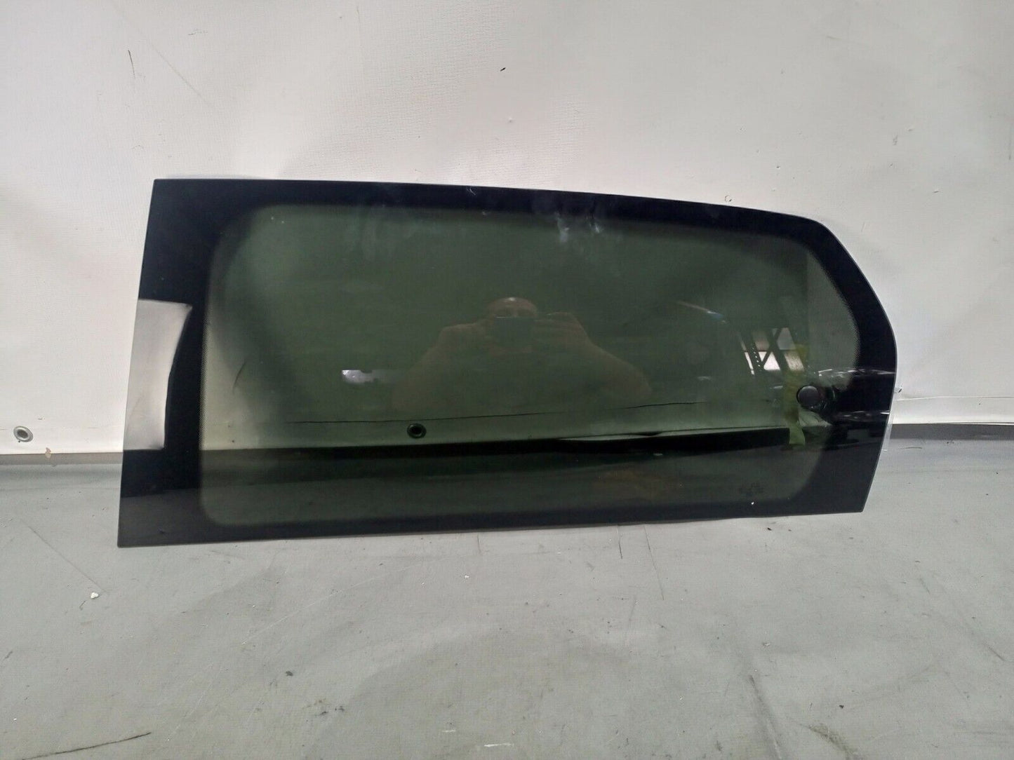 VOLKSWAGEN UP REAR LEFT DOOR WINDOW GLASS P/N:1S4839101L