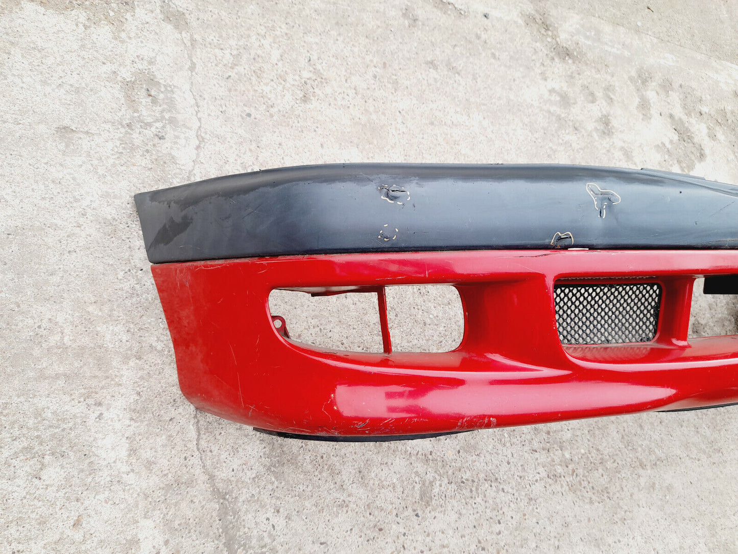 GENUINE TOYOTA AVENSIS 2000 FRONT BUMPER WITH GRILLE IN RED P/N:5211905070