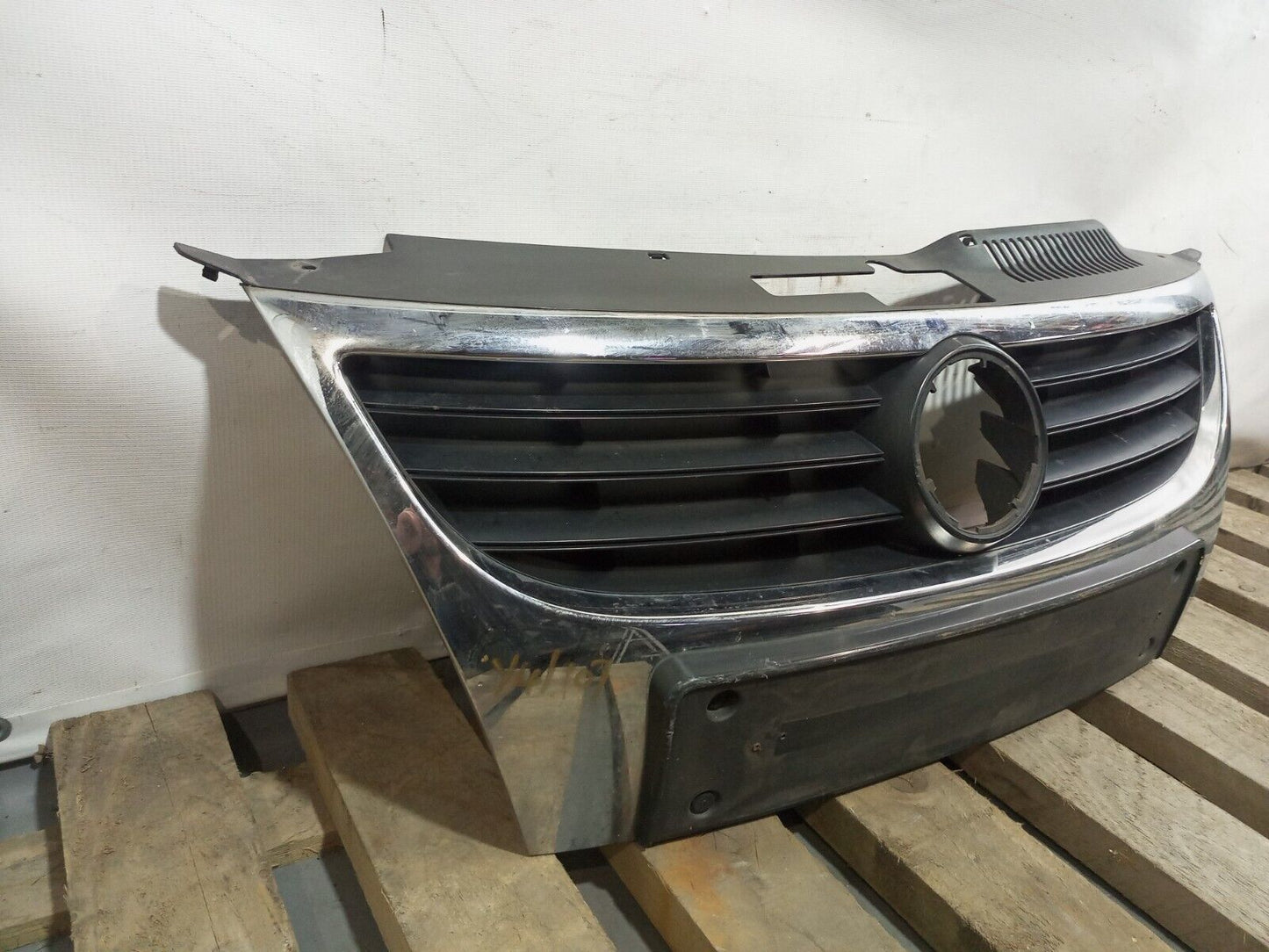 VOLKSWAGEN EOS FRONT BUMPER RADIATOR GRILL P/N:1Q0853761D