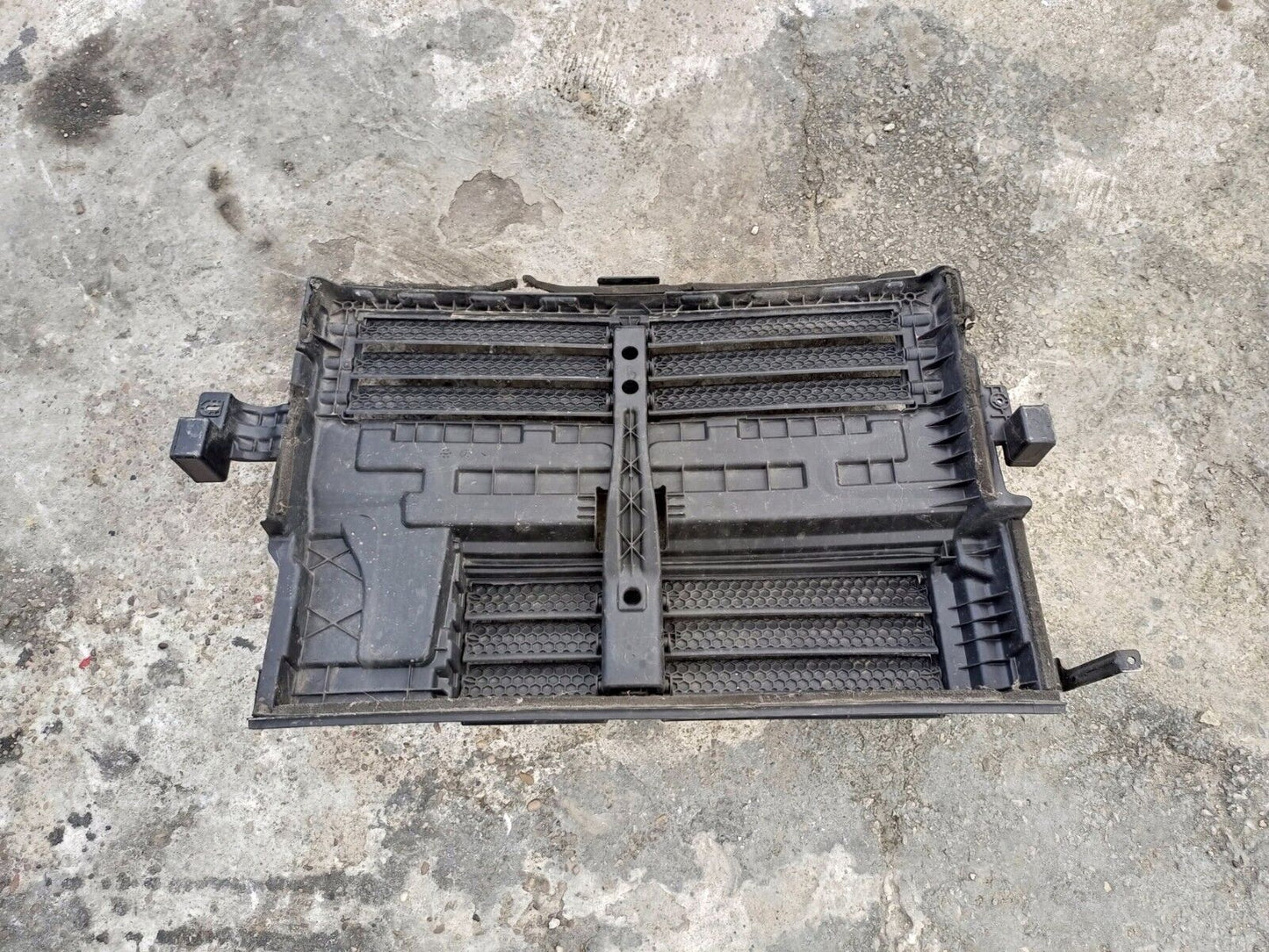 FORD GALAXY RADIATOR CONTROL SHUTTER GRILL P/N:EM2B-8475-DF