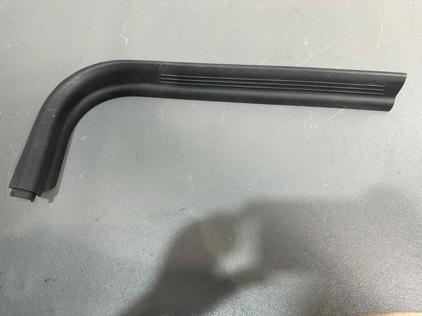 VOLVO C30 FRONT LEFT ENTRANCE DOOR STEP SILL TRIM; P/N: 8641784