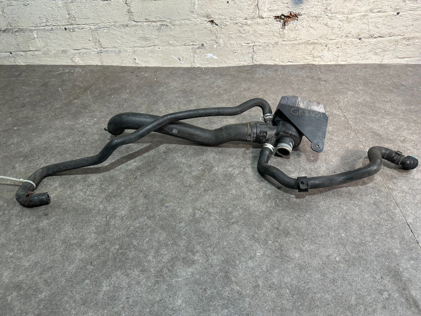 RANGE ROVER SPORT HSE 2013 THERMOSTAT HOUSING AND PIPES; P/N: CPLA-8575-CD