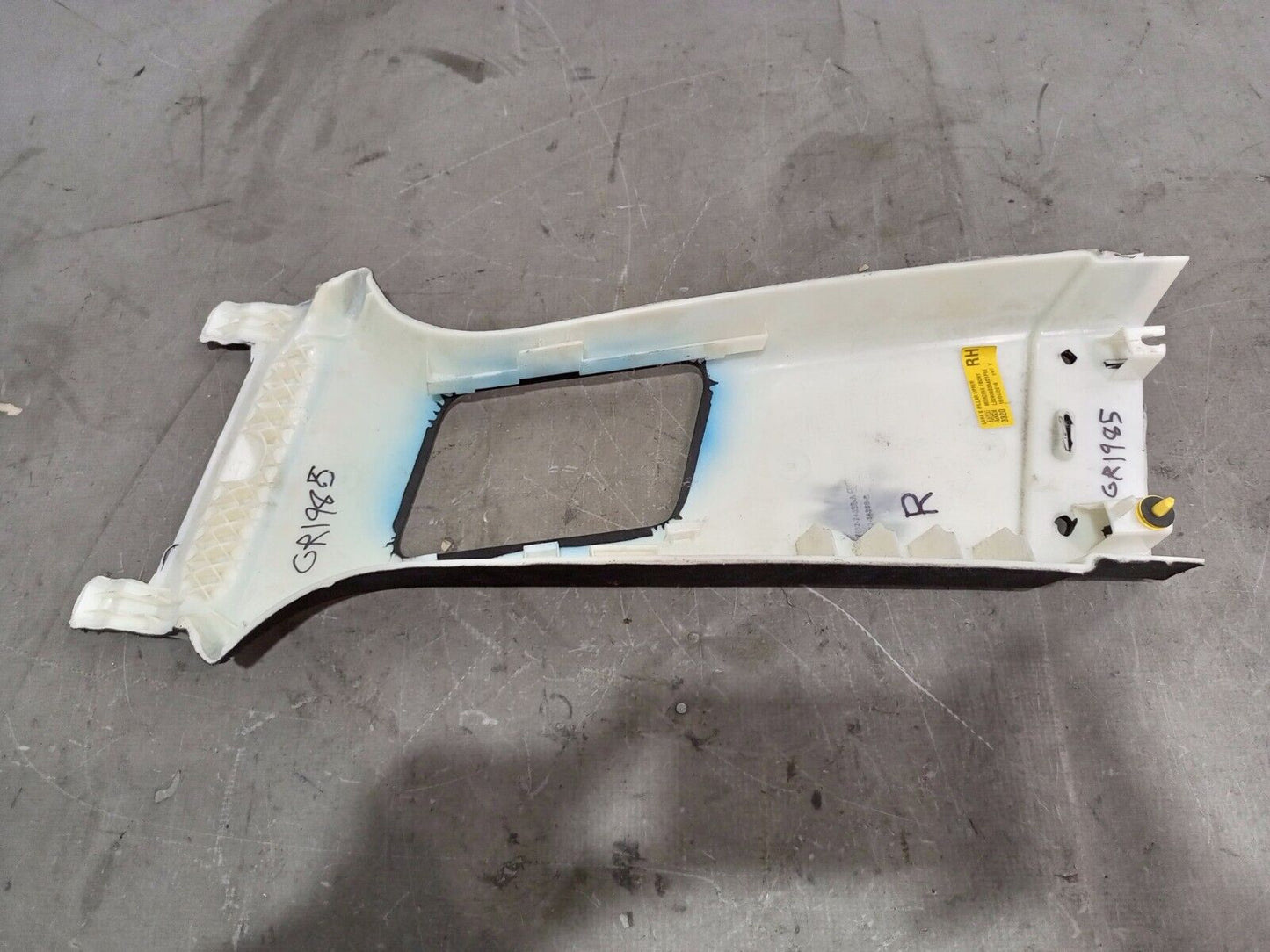 RANGE ROVER L494 RIGHT SIDE B PILLAR UPPER TRIM P/N:DK62-24396-A