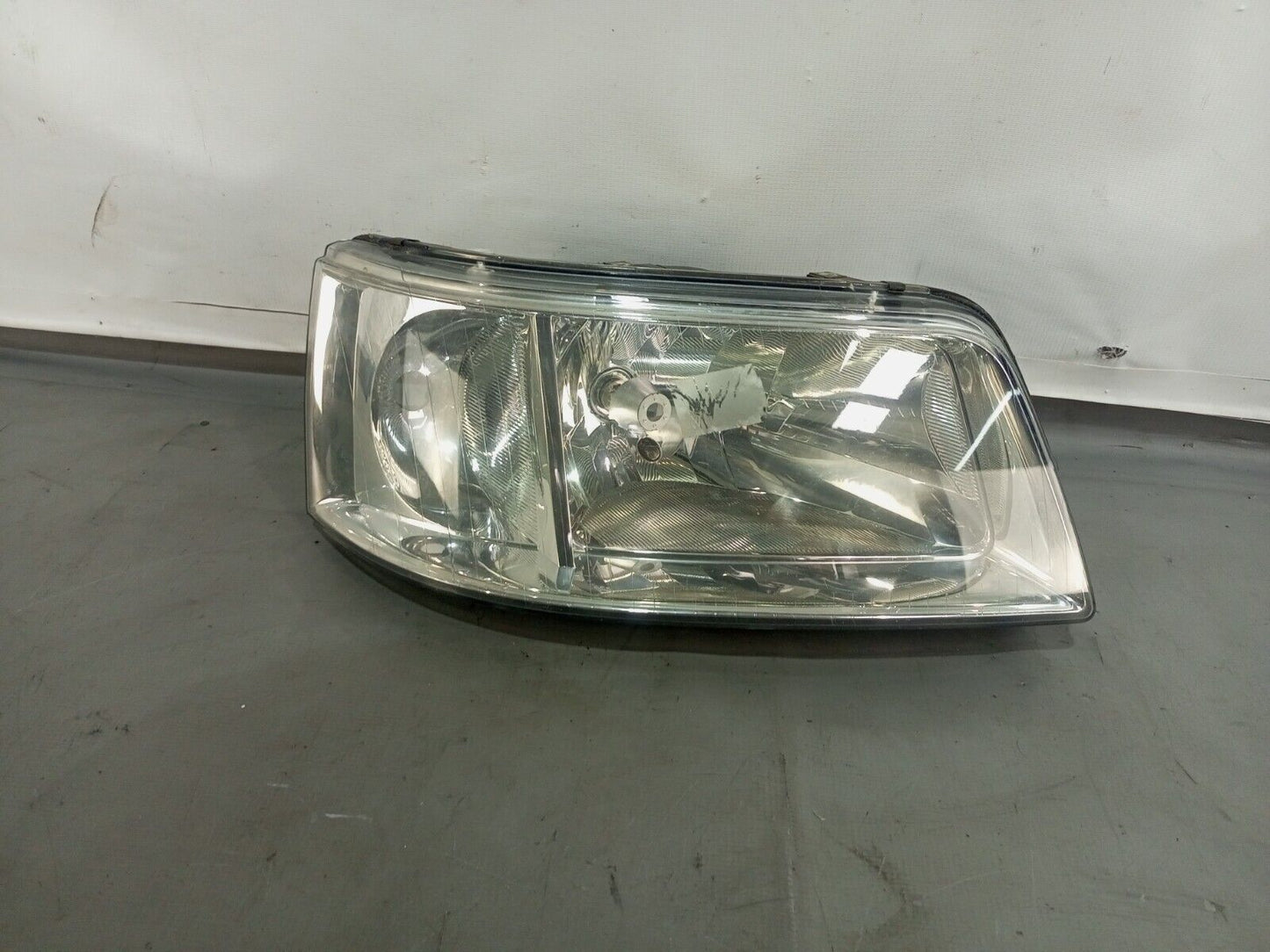 VOLKSWAGEN TRANSPORTER 2004-2009 FRONT RIGHT HEADLIGHT P/N:7H2941016J