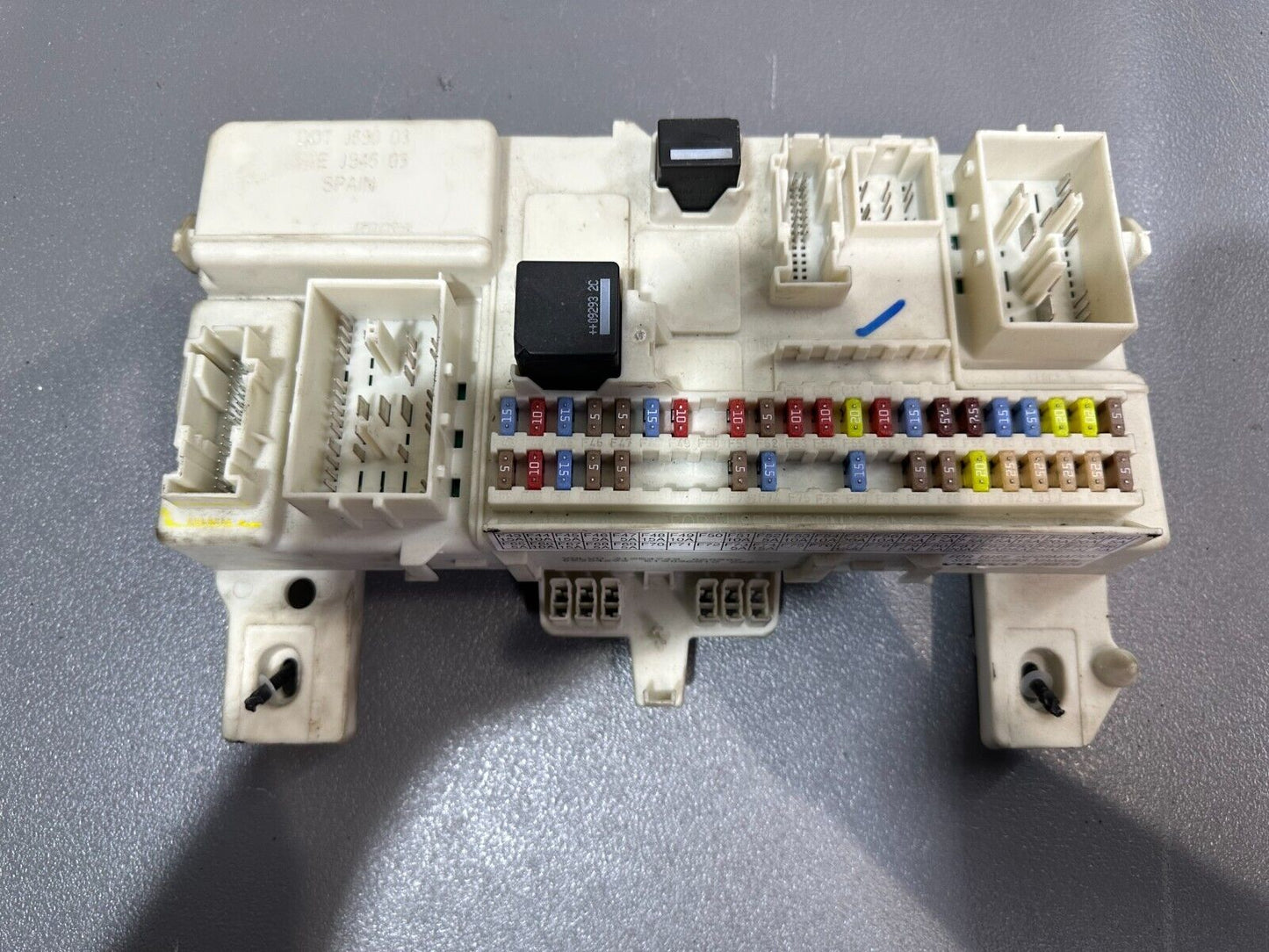 VOLVO C30 C70 S40 V50 FUSE BOX BCM CONTROL MODULE; P/N: 31254749