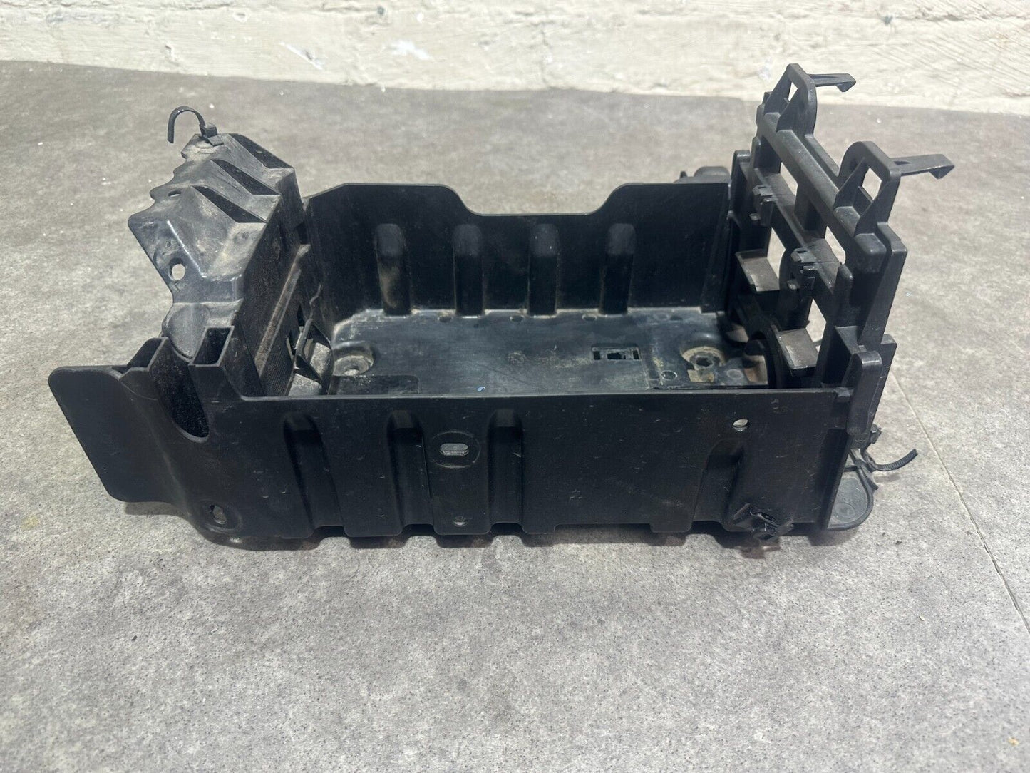 2013 VAUXHALL ADAM BATTERY FUSE BOX; P/N: 13371567